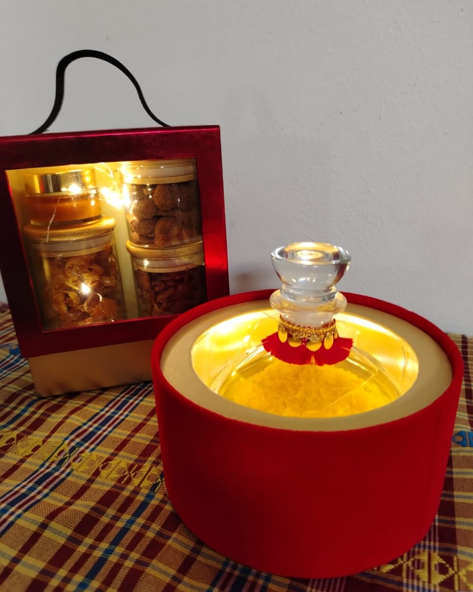 Perfume bottle and bakhoor gift box with a red velvet perfume holder